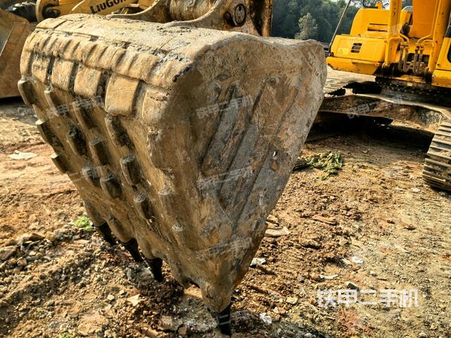 小臂整体左后（工作和回转装置）