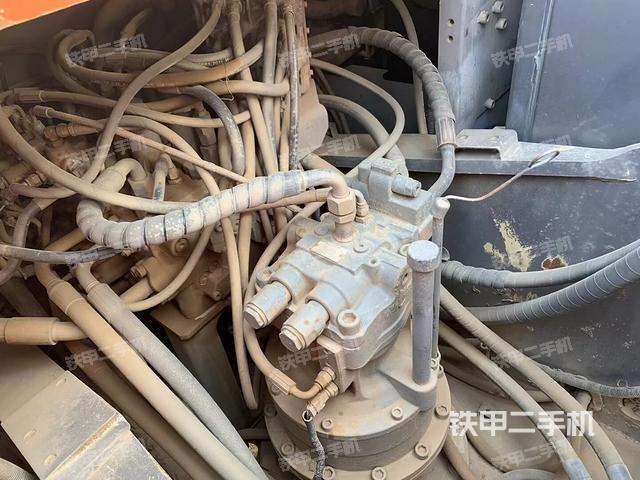 回转马达和主控阀（整机外观）