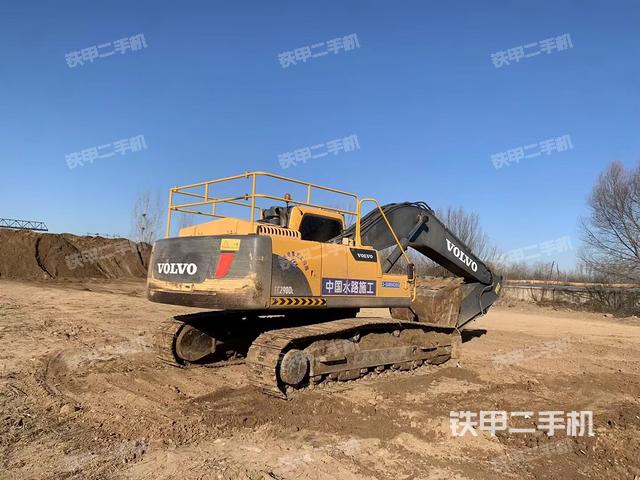 驾驶室顶部（整机外观）