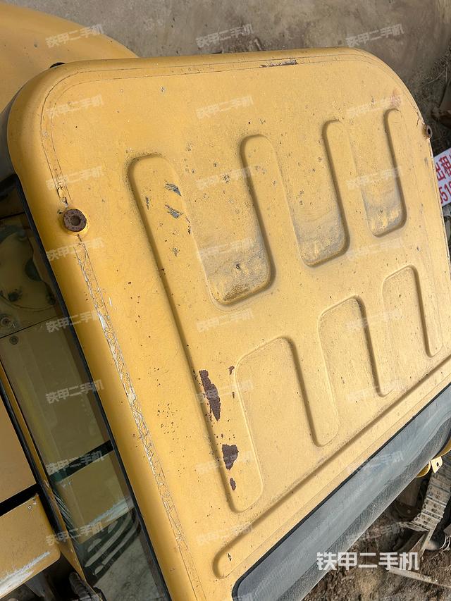 驾驶室顶部（整机外观）