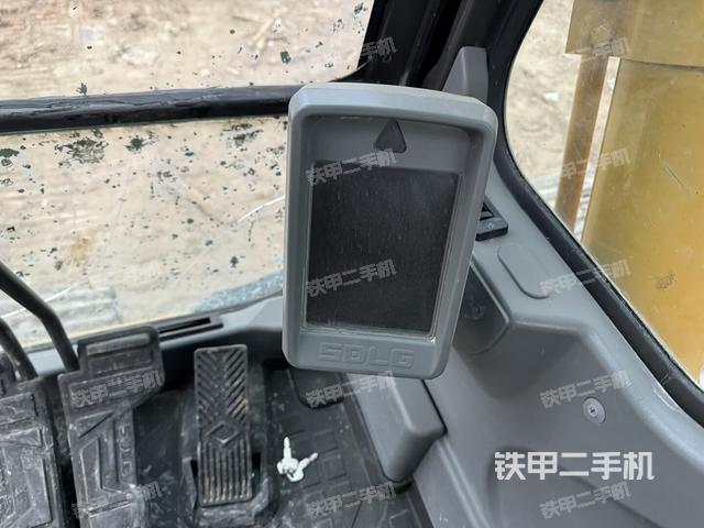 座椅左侧控制台/音响/含左手柄（驾驶室部分）