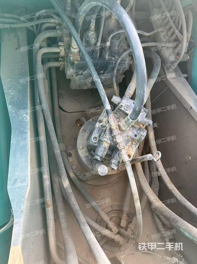 回转马达和主控阀（整机外观）