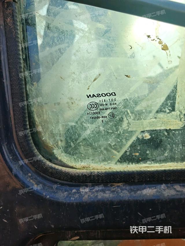 左后方玻璃角标（驾驶室部分）