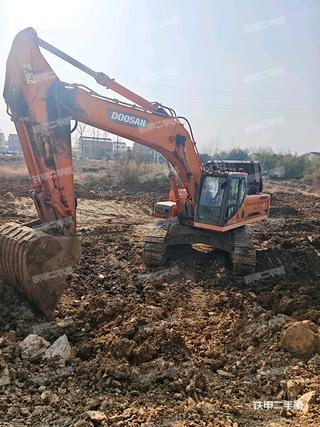 斗山DX380挖掘机