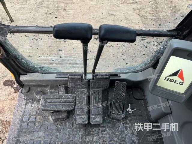 后窗玻璃角标（驾驶室部分）