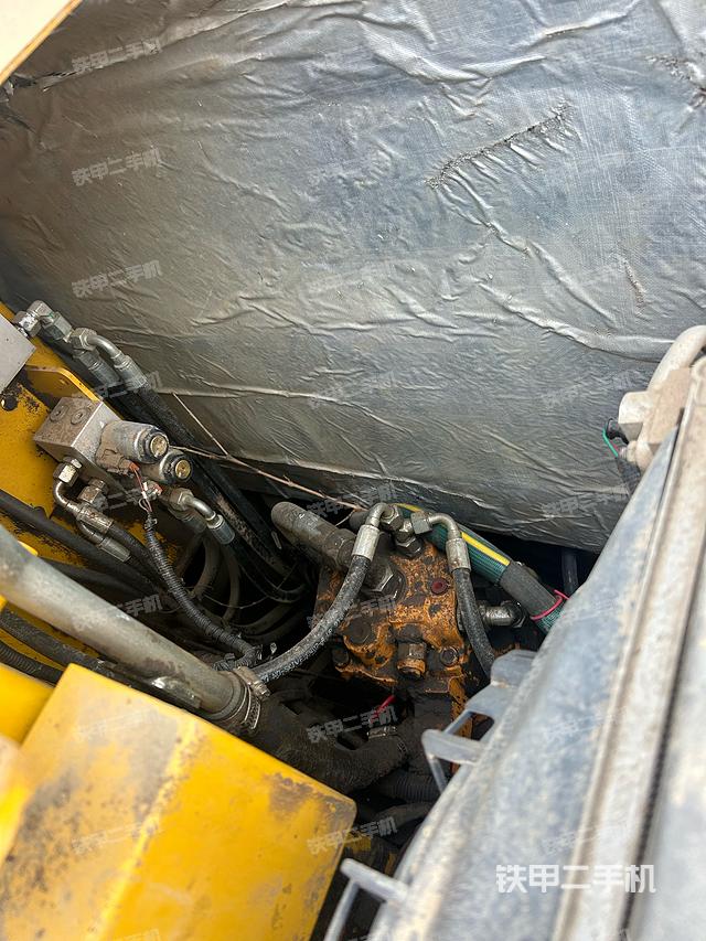 回转马达和主控阀（整机外观）