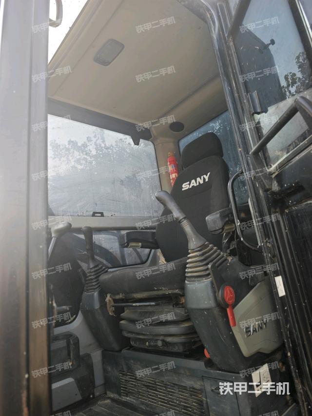 驾驶室整体（整机外观）