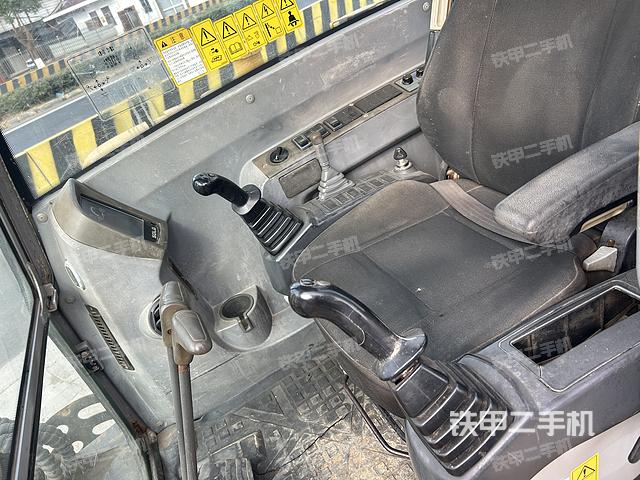 驾驶室整体（整机外观）