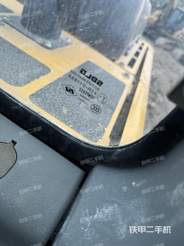 右侧玻璃角标（驾驶室部分）