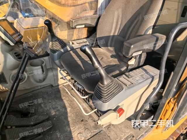 座椅右侧控制台/钥匙门/油门/含右手柄（驾驶室部分）