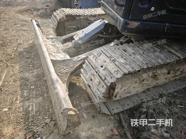 驾驶室顶部（整机外观）