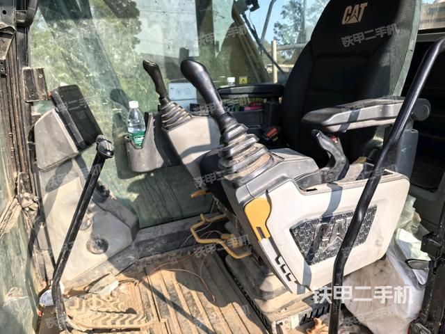 座椅右侧控制台/钥匙门/油门/含右手柄（驾驶室部分）