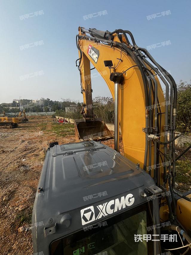 驾驶室顶部（整机外观）