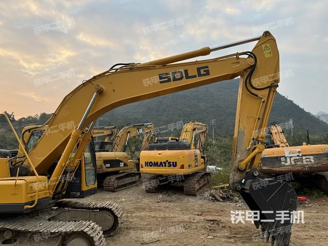 大臂整体 右侧（工作和回转装置）