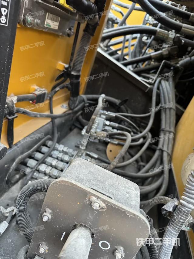 气门室盖螺丝特写（上车部件）