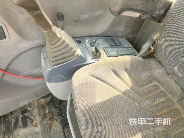 座椅右侧控制台/钥匙门/油门/含右手柄（驾驶室部分）