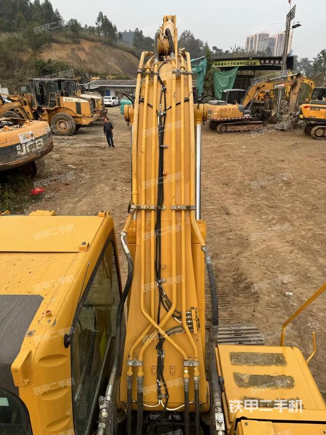 大臂根部 斜视（工作和回转装置）