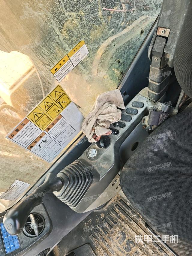 座椅左侧控制台/音响/含左手柄（驾驶室部分）