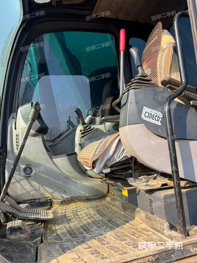 驾驶室整体（整机外观）