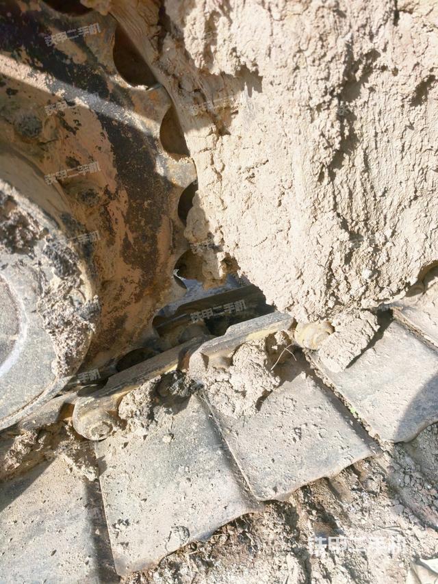 右驱动轮（行走机构）