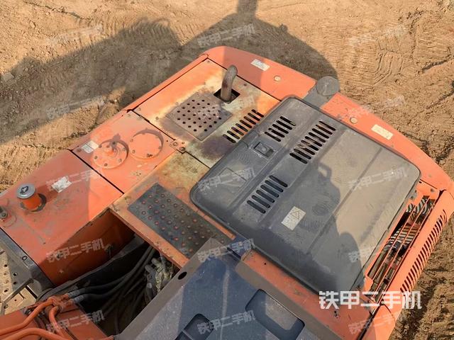 驾驶室顶部（整机外观）