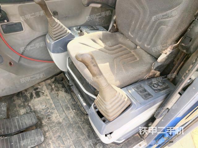 座椅左侧控制台/音响/含左手柄（驾驶室部分）