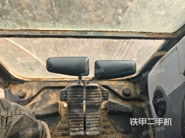 后窗玻璃角标（驾驶室部分）