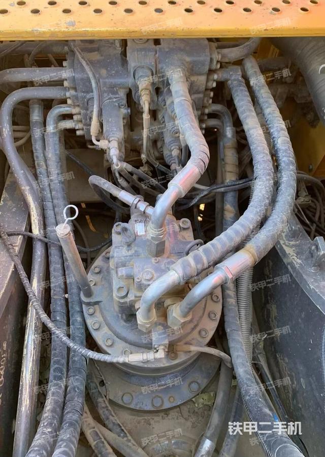 回转马达和主控阀（整机外观）