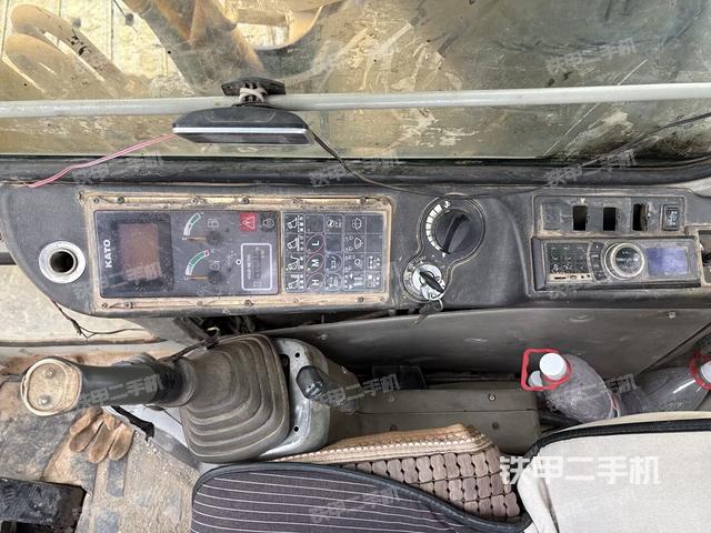 后窗玻璃角标（驾驶室部分）