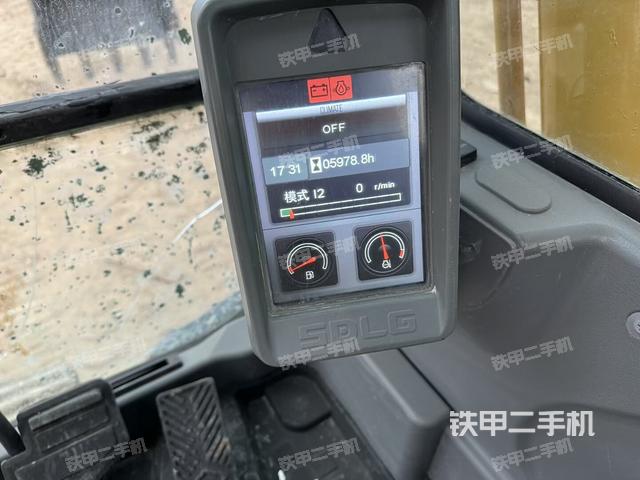 座椅右侧控制台/钥匙门/油门/含右手柄（驾驶室部分）