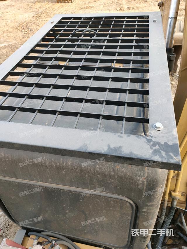 驾驶室顶部（整机外观）