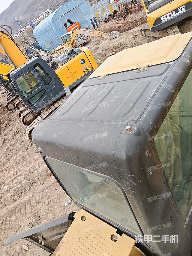 驾驶室顶部（整机外观）