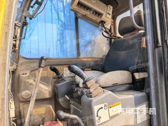 座椅左侧控制台/音响/含左手柄（驾驶室部分）