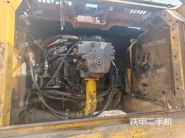 回转马达和主控阀（整机外观）