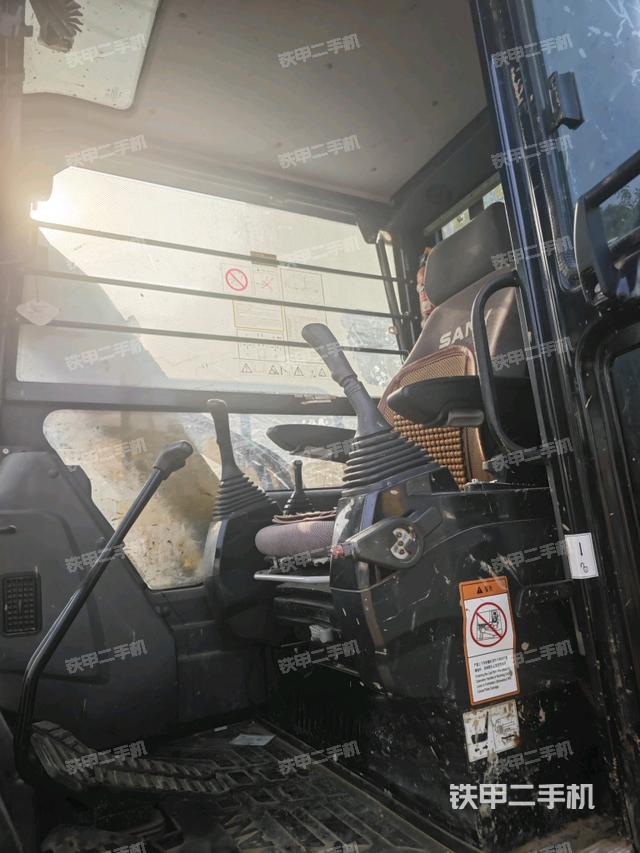 驾驶室整体（整机外观）