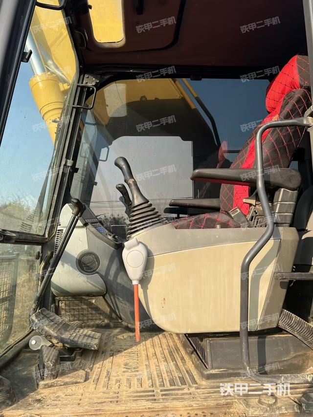 驾驶室整体（整机外观）