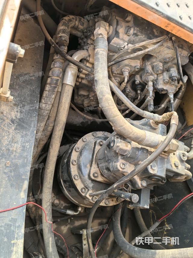 回转马达和主控阀（整机外观）