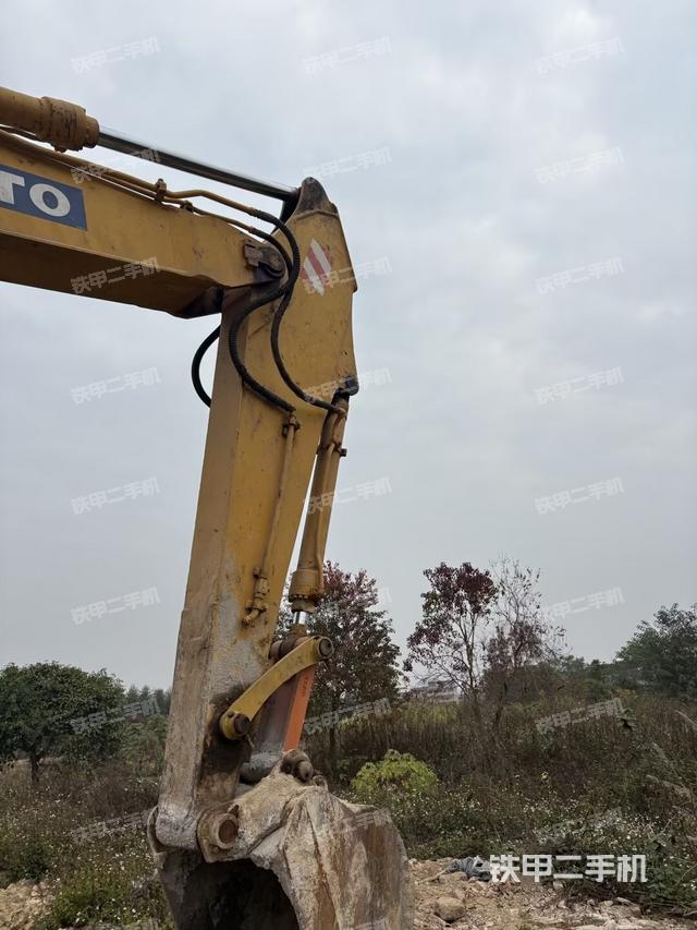 大臂油缸整体 竖拍（工作和回转装置）