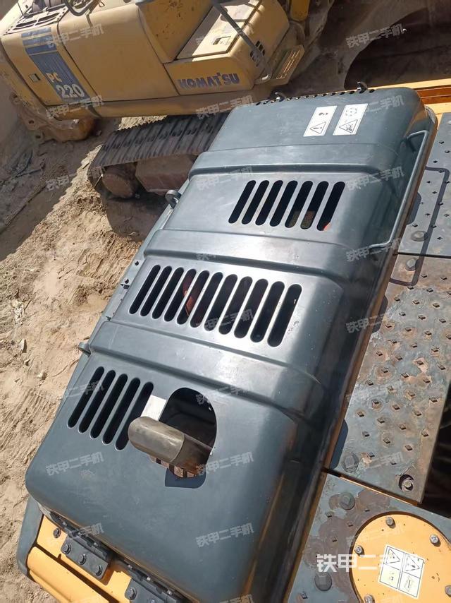 驾驶室顶部（整机外观）