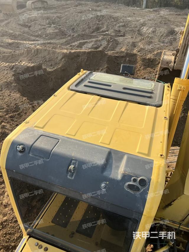 驾驶室顶部（整机外观）