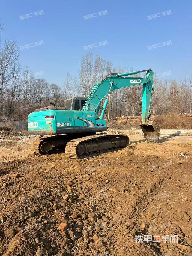 驾驶室顶部（整机外观）