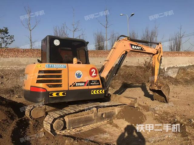 驾驶室顶部（整机外观）