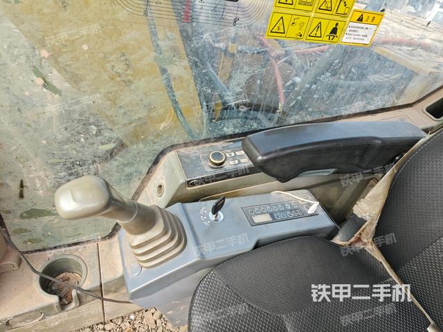 座椅右侧控制台/钥匙门/油门/含右手柄（驾驶室部分）