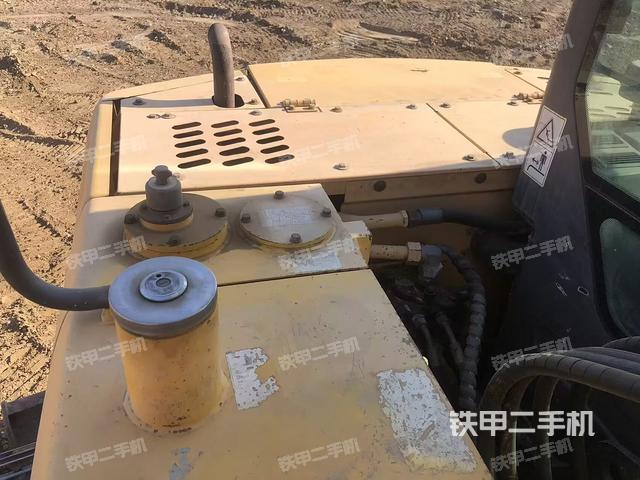 驾驶室顶部（整机外观）