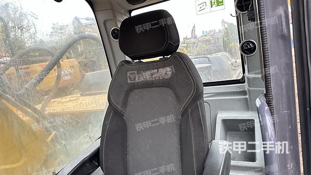 座椅后部（驾驶室部分）