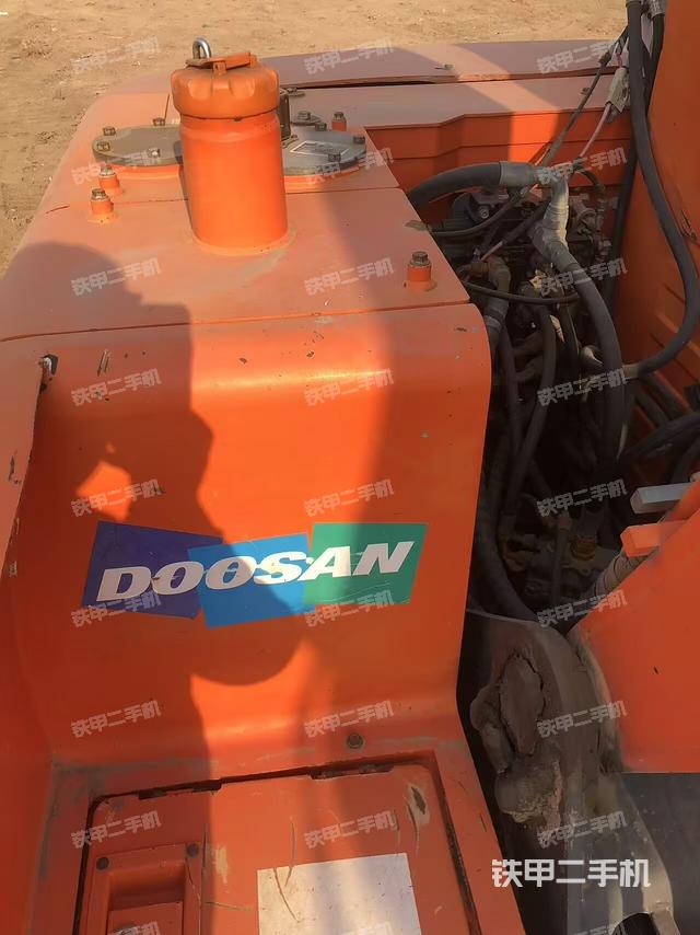 驾驶室顶部（整机外观）