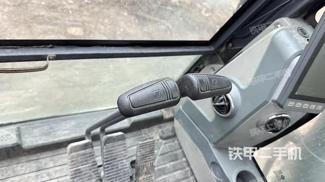 后窗玻璃角标（驾驶室部分）