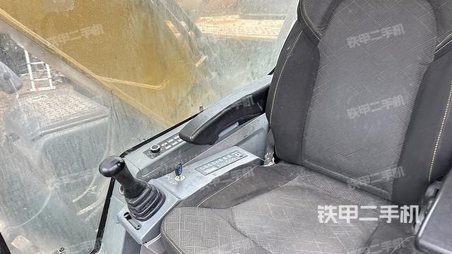 座椅左侧控制台/音响/含左手柄（驾驶室部分）