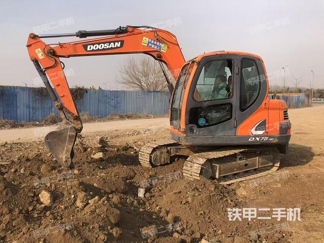 斗山DX75-9C挖掘机