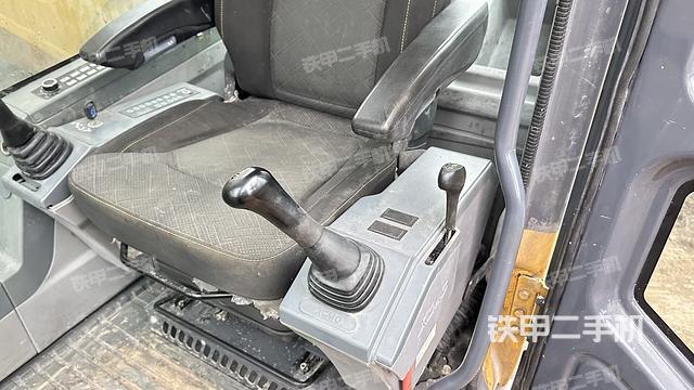 座椅右侧控制台/钥匙门/油门/含右手柄（驾驶室部分）